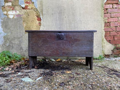 early oak coffer - CATEGORY: ANTIQUE CHESTS - DATED 17TH CENTURY