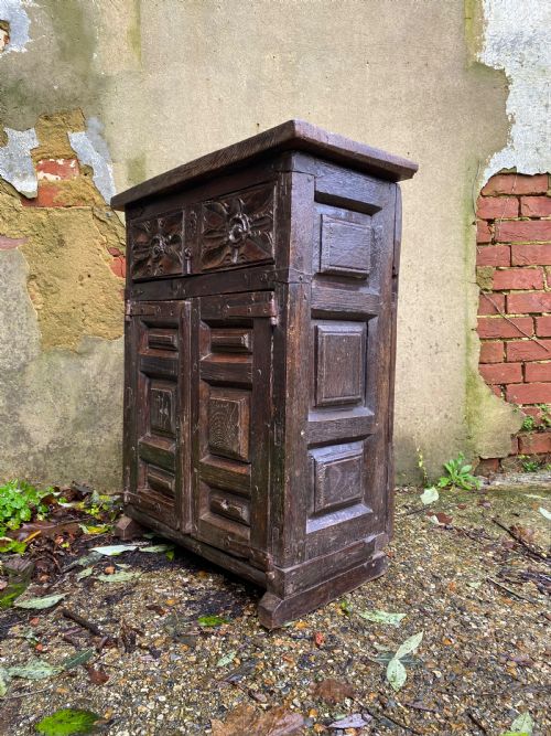 17TH CENTURY CUPBOARD - ADDITIONAL PHOTO 4