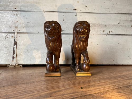 A PAIR OF CARVED OAK LIONS - ADDITIONAL PHOTO 2