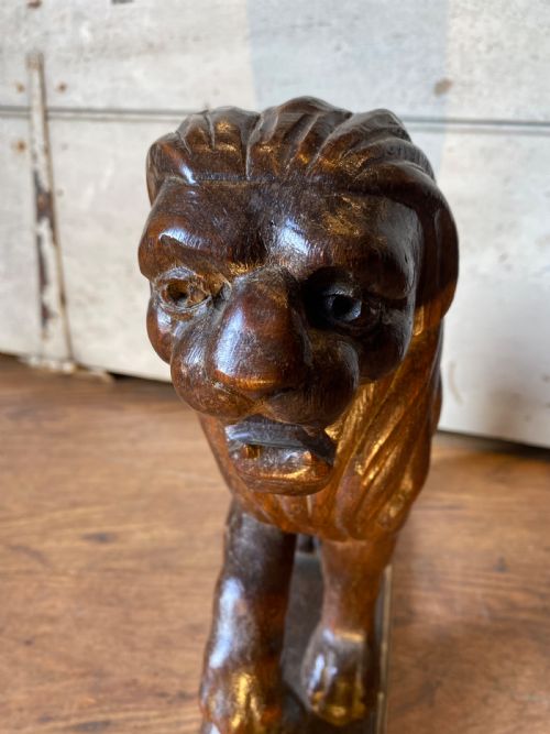 A PAIR OF CARVED OAK LIONS - ADDITIONAL PHOTO 4