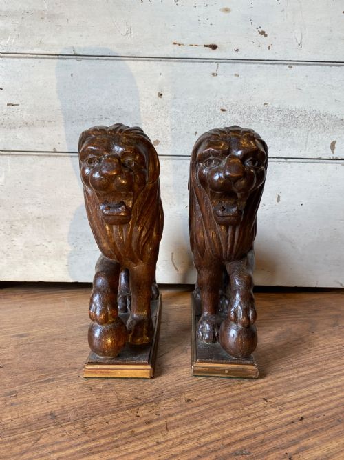 A PAIR OF CARVED OAK LIONS - ADDITIONAL PHOTO 10