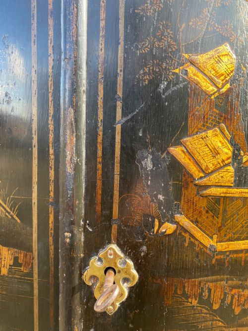 GEORGIAN CHINOISERIE CORNER CUPBOARD - ADDITIONAL PHOTO 8