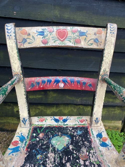 AN ANTIQUE BARGEWORK CHILDS CHAIR - ADDITIONAL PHOTO 6