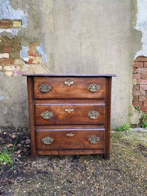 ANTIQUE CHEST OF DRAWERS - ADDITIONAL PHOTO 2