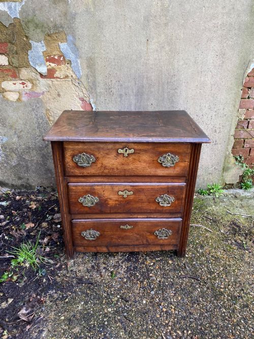 ANTIQUE CHEST OF DRAWERS - ADDITIONAL PHOTO 3