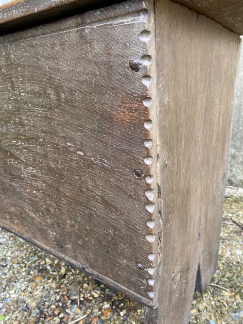 AN EARLY OAK PLANK COFFER - ADDITIONAL PHOTO 11