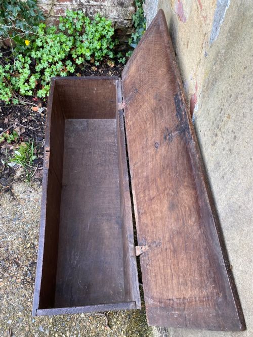 AN EARLY OAK PLANK COFFER - ADDITIONAL PHOTO 15