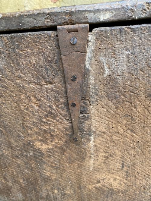 AN EARLY OAK PLANK COFFER - ADDITIONAL PHOTO 24