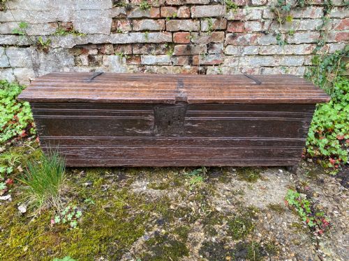 VERY EARLY OAK PLANK COFFER - ADDITIONAL PHOTO 5