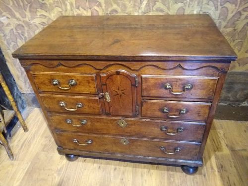 EARLY 18TH CENTURY EAST ANGLIAN OAK CHEST OF DRAWERS - ADDITIONAL PHOTO 1