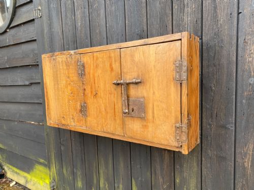 EARLY PINE WALL CUPBOARD - ADDITIONAL PHOTO 2