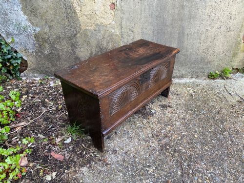 SMALL EARLY OAK COFFER - ADDITIONAL PHOTO 5