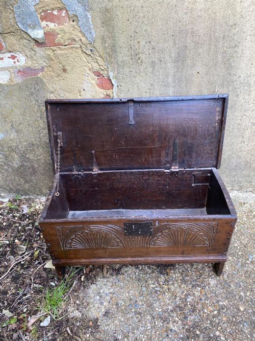 SMALL EARLY OAK COFFER - ADDITIONAL PHOTO 8