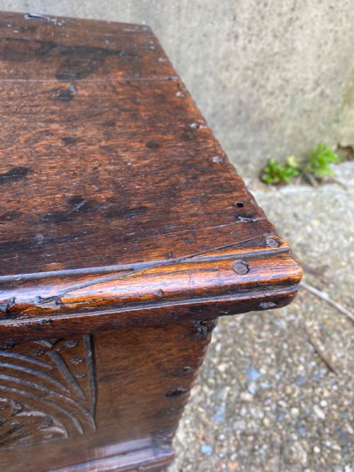 SMALL EARLY OAK COFFER - ADDITIONAL PHOTO 11