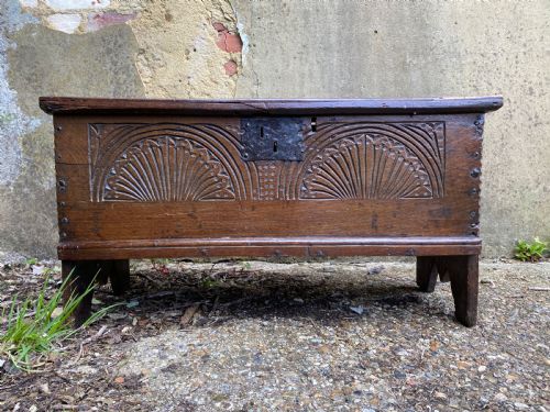 SMALL EARLY OAK COFFER - ADDITIONAL PHOTO 14