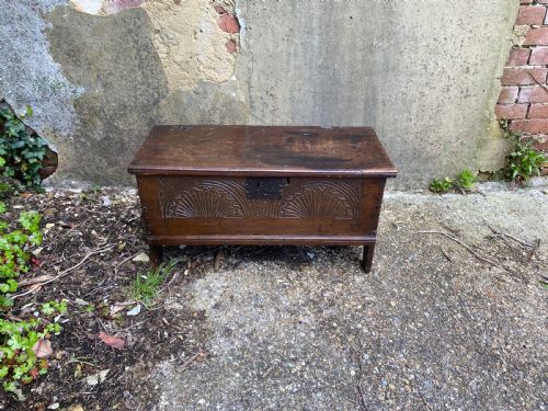 SMALL EARLY OAK COFFER - ADDITIONAL PHOTO 16
