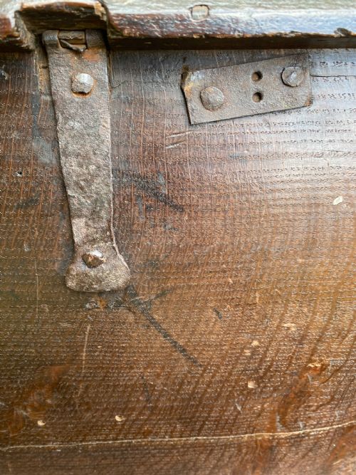 SMALL EARLY OAK COFFER - ADDITIONAL PHOTO 19