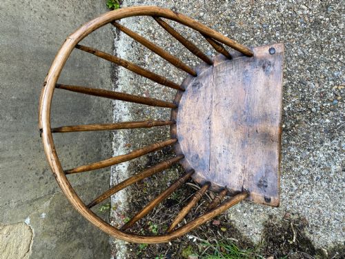 A PRIMITIVE WINDSOR CHAIR - ADDITIONAL PHOTO 9