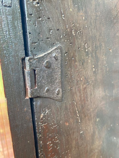 AN EARLY OAK SPICE WALL CUPBOARD - ADDITIONAL PHOTO 13