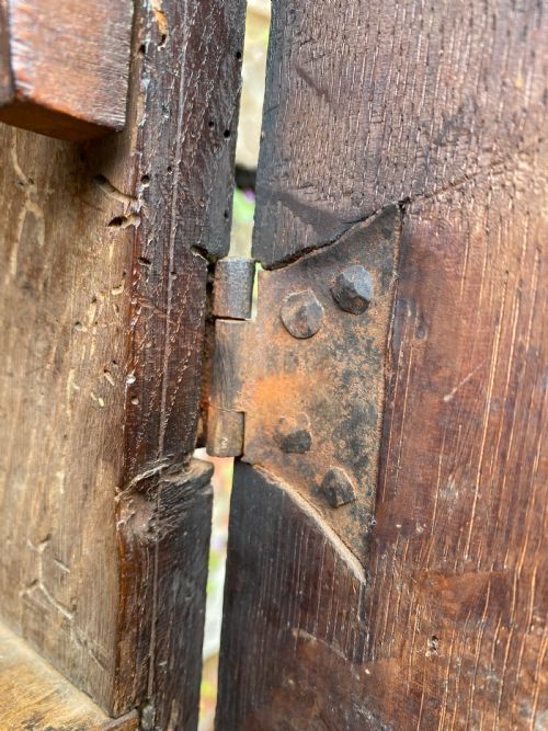 AN EARLY OAK SPICE WALL CUPBOARD - ADDITIONAL PHOTO 16