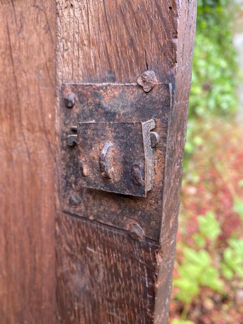 AN EARLY OAK SPICE WALL CUPBOARD - ADDITIONAL PHOTO 18