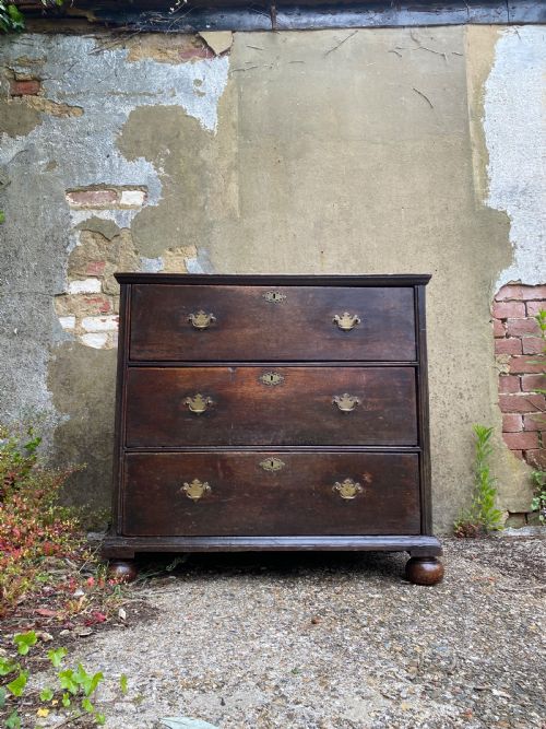 early oak chest of drawers - CATEGORY: ANTIQUE CHEST OF DRAWERS - DATED 18TH CENTURY