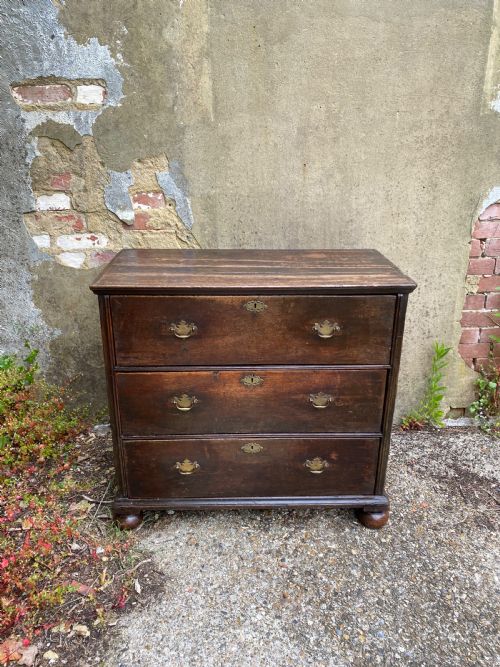 EARLY OAK CHEST OF DRAWERS - ADDITIONAL PHOTO 2