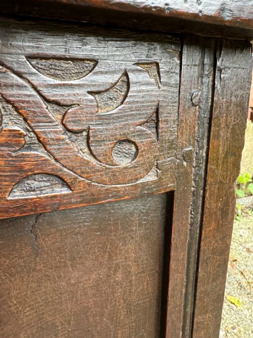 A SMALL EARLY OAK COFFER - ADDITIONAL PHOTO 11