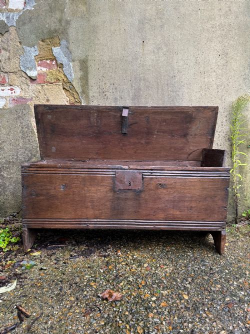 EARLY OAK PLANK COFFER - ADDITIONAL PHOTO 10
