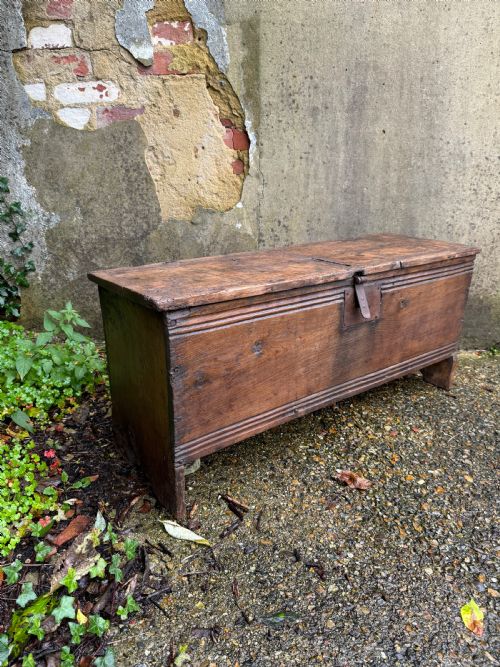 EARLY OAK PLANK COFFER - ADDITIONAL PHOTO 15