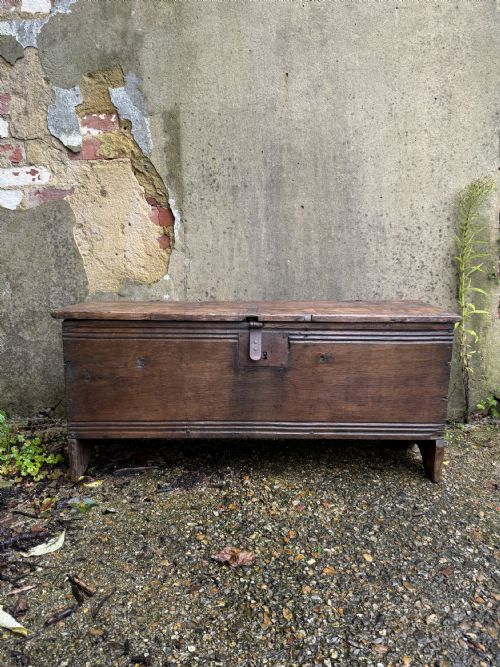 EARLY OAK PLANK COFFER - ADDITIONAL PHOTO 3