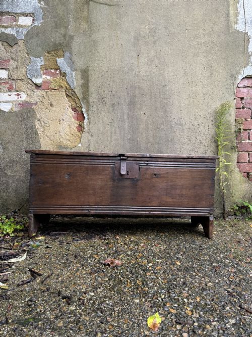 EARLY OAK PLANK COFFER - ADDITIONAL PHOTO 4