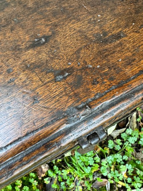 EARLY OAK CHILDS COFFER - ADDITIONAL PHOTO 15
