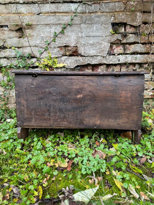EARLY OAK CHILDS COFFER - ADDITIONAL PHOTO 18