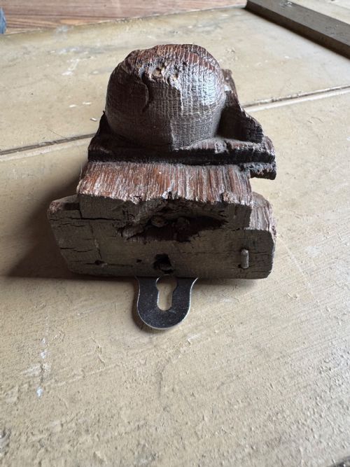 EARLY OAK CARVING - ADDITIONAL PHOTO 9