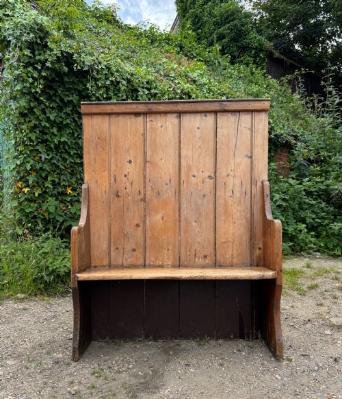 AN ANTIQUE SETTLE - ADDITIONAL PHOTO 2