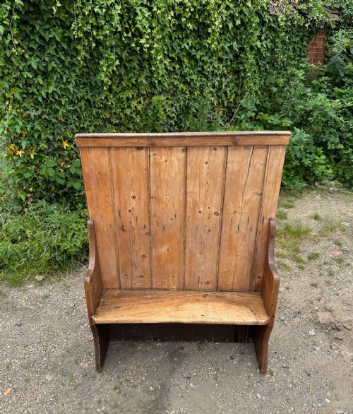 AN ANTIQUE SETTLE - ADDITIONAL PHOTO 4