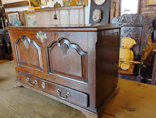WELSH OAK COFFOR BACH MINIATURE COFFER C176080 - ADDITIONAL PHOTO 2
