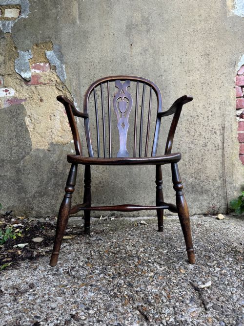 ANTIQUE WINDSOR ARMCHAIR - ADDITIONAL PHOTO 1