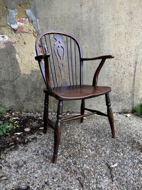 ANTIQUE WINDSOR ARMCHAIR - ADDITIONAL PHOTO 2
