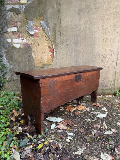 EARLY OAK COFFER - ADDITIONAL PHOTO 3
