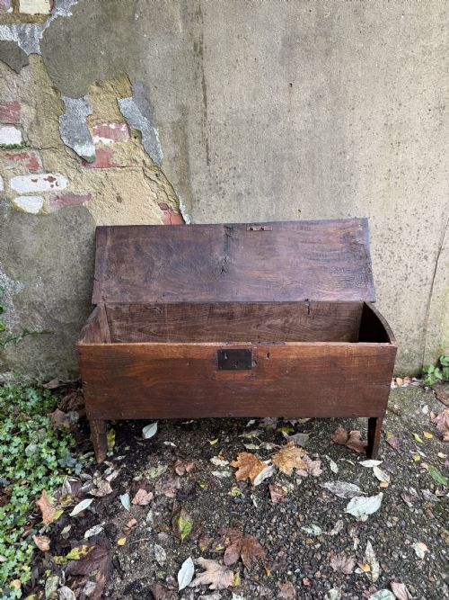 EARLY OAK COFFER - ADDITIONAL PHOTO 11