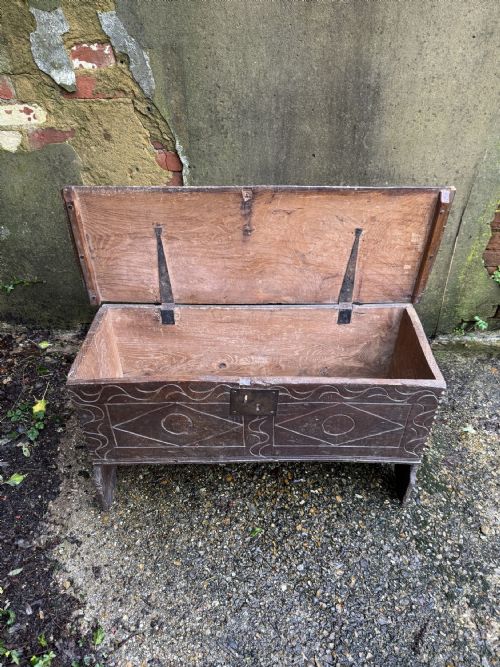 EARLY ELM PLANK COFFER - ADDITIONAL PHOTO 5