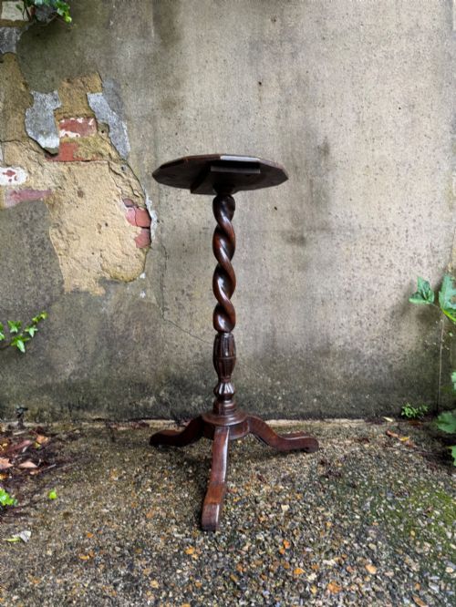 EARLY OAK SIDE TABLE - ADDITIONAL PHOTO 1