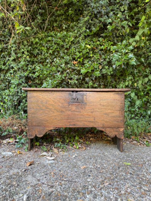 EARLY OAK PLANK COFFER - ADDITIONAL PHOTO 1