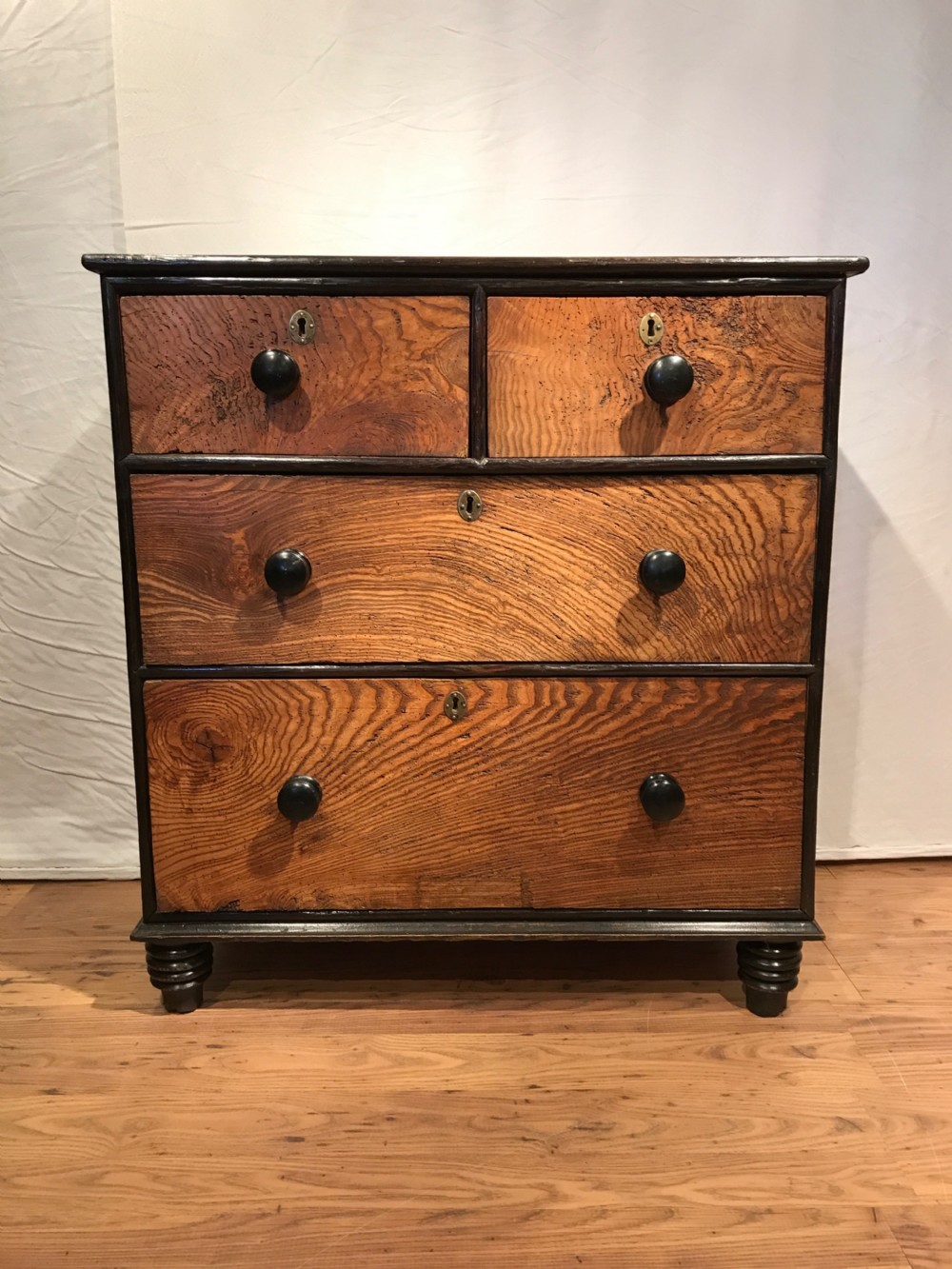 Antique chest of drawers 