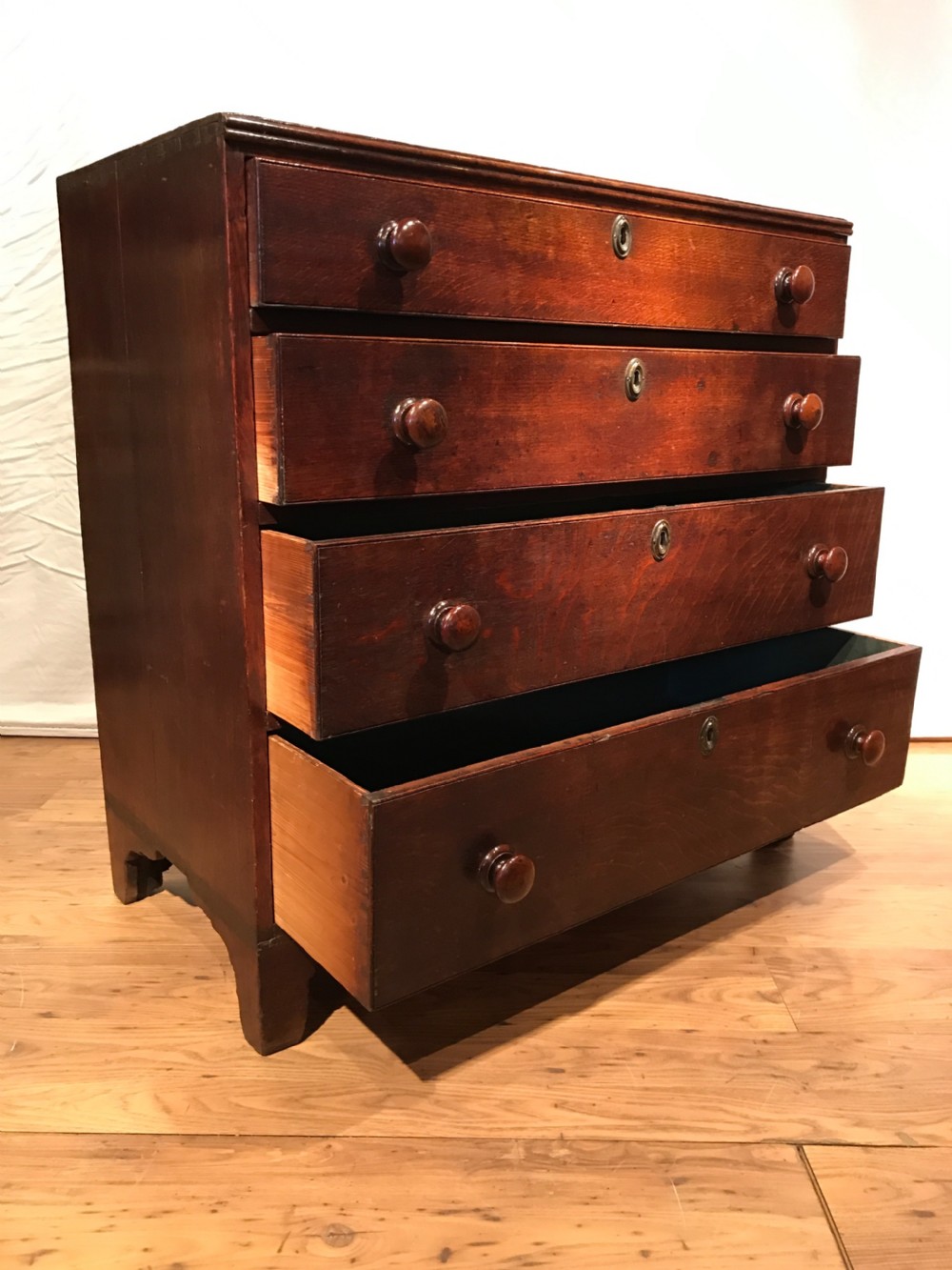 Antique oak chest of drawers  View VII