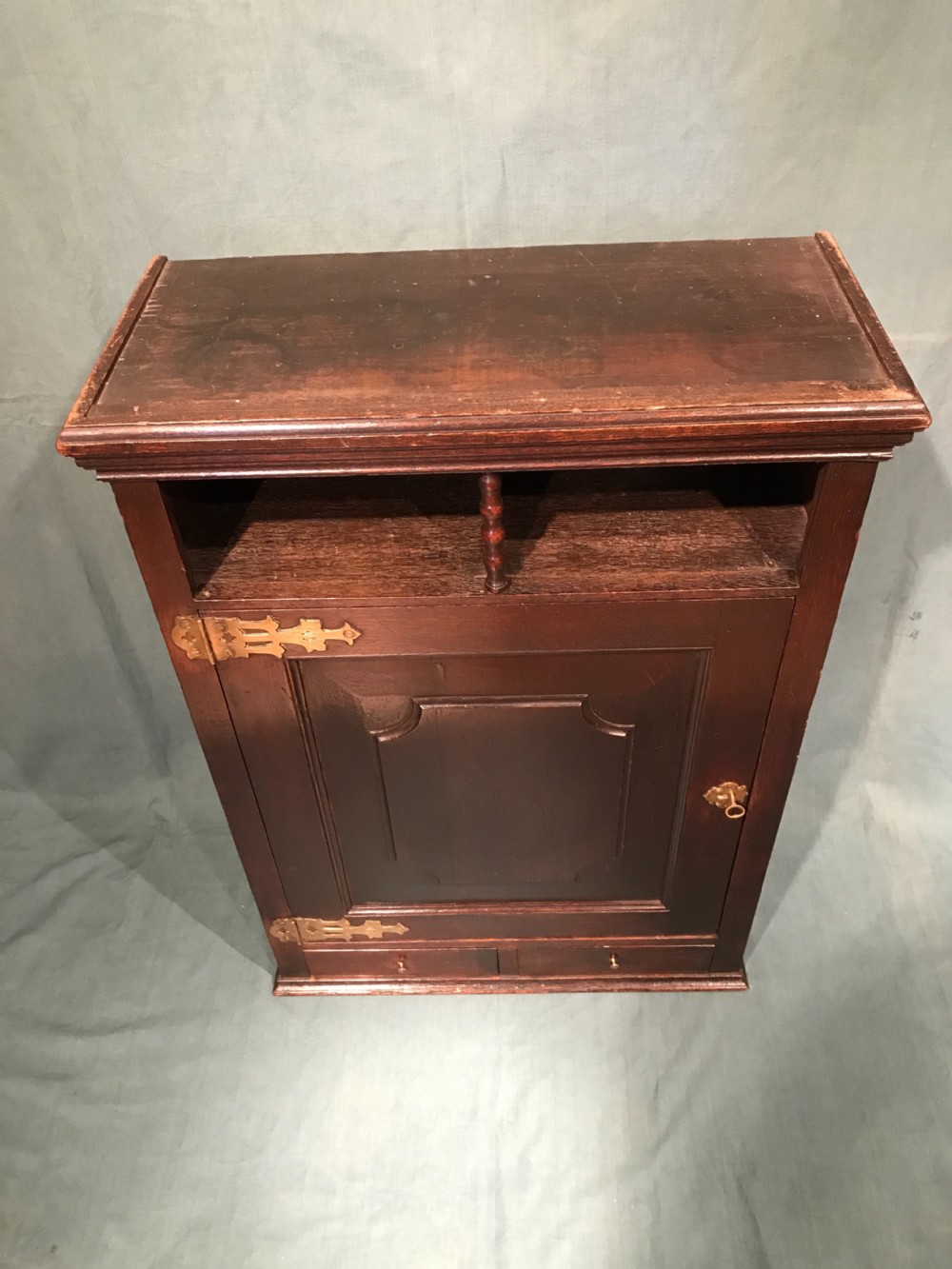 Antique oak cupboard View III