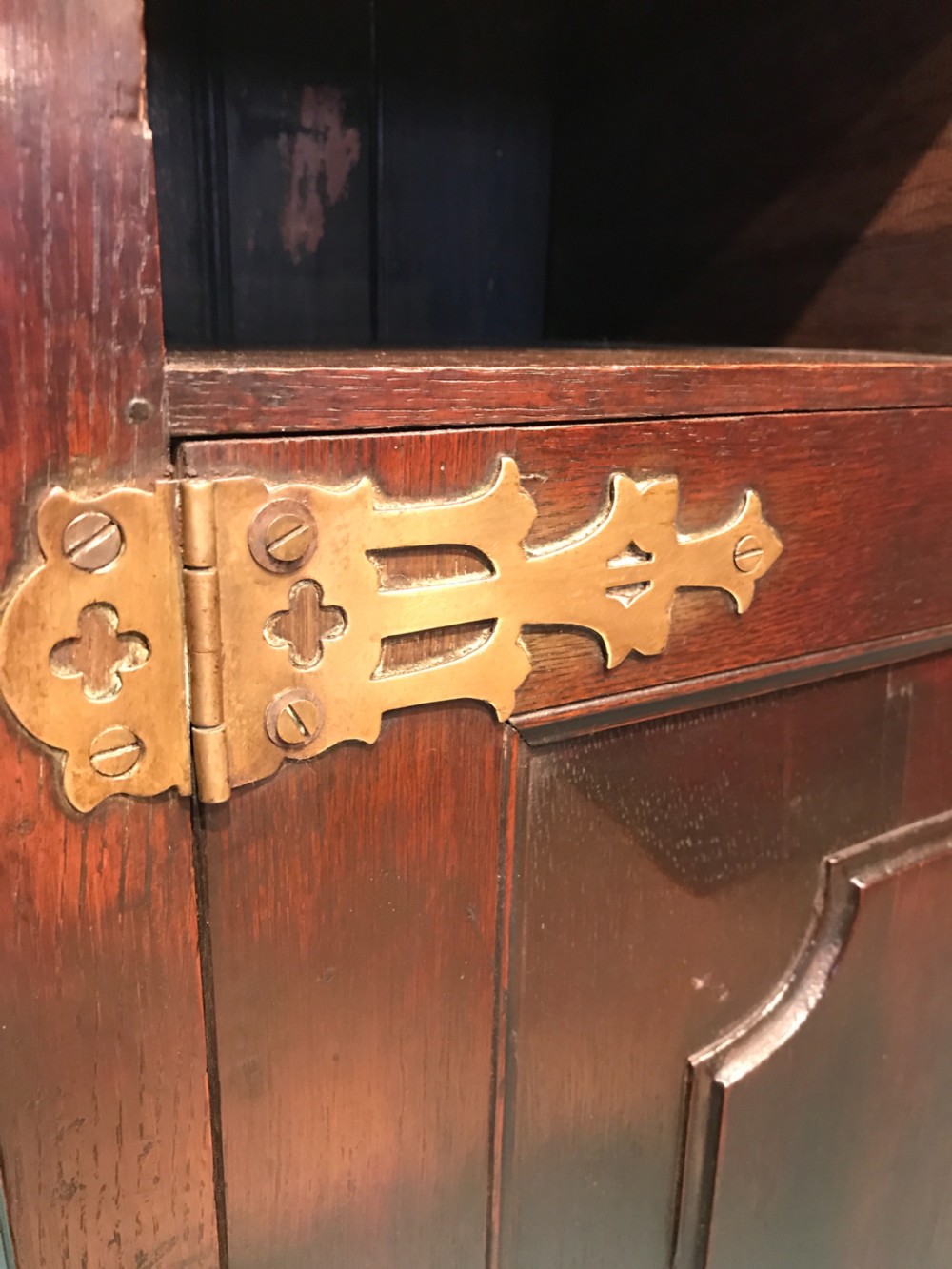 Antique oak cupboard View V