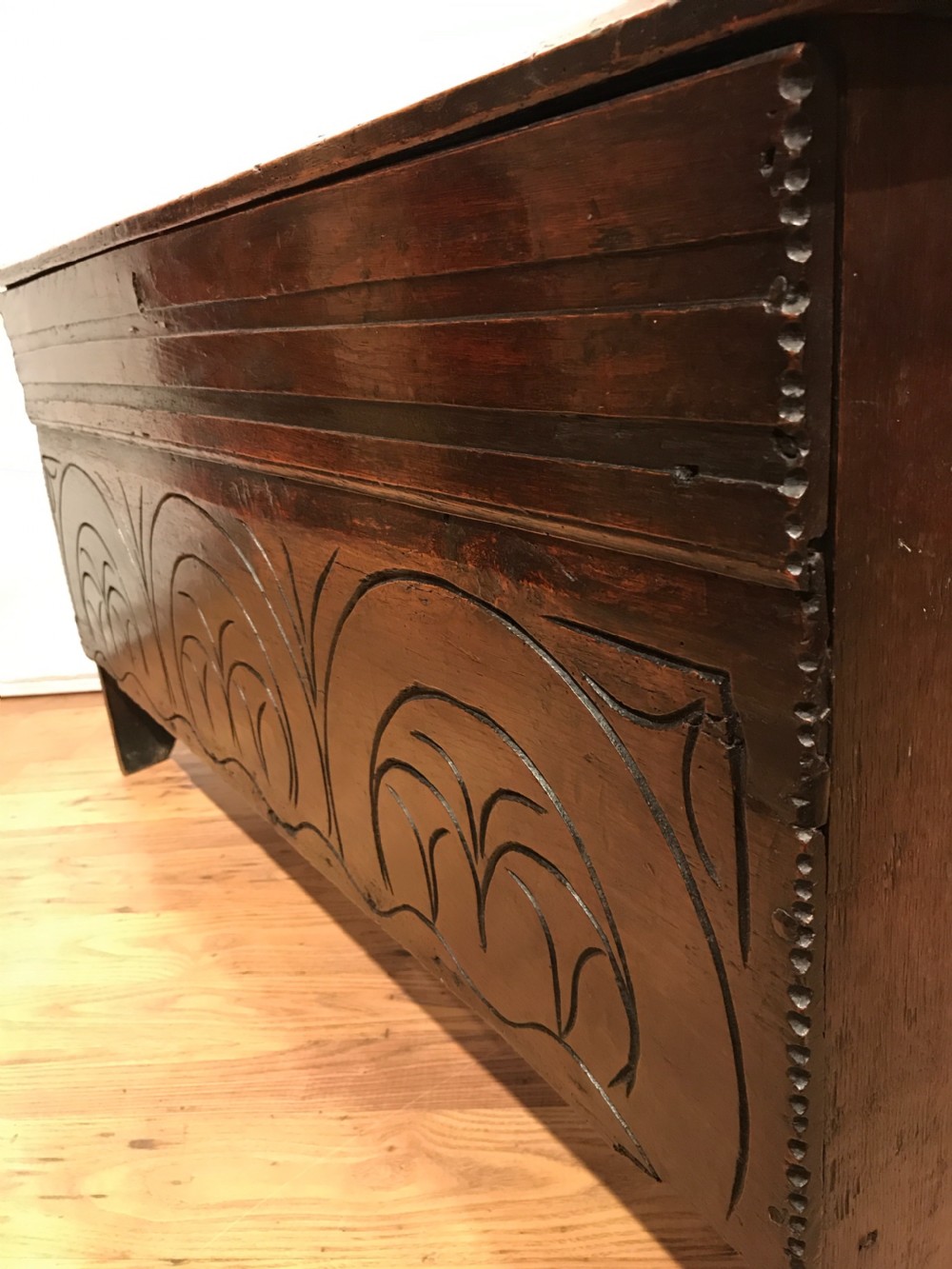 Antique oak coffer/chest View V